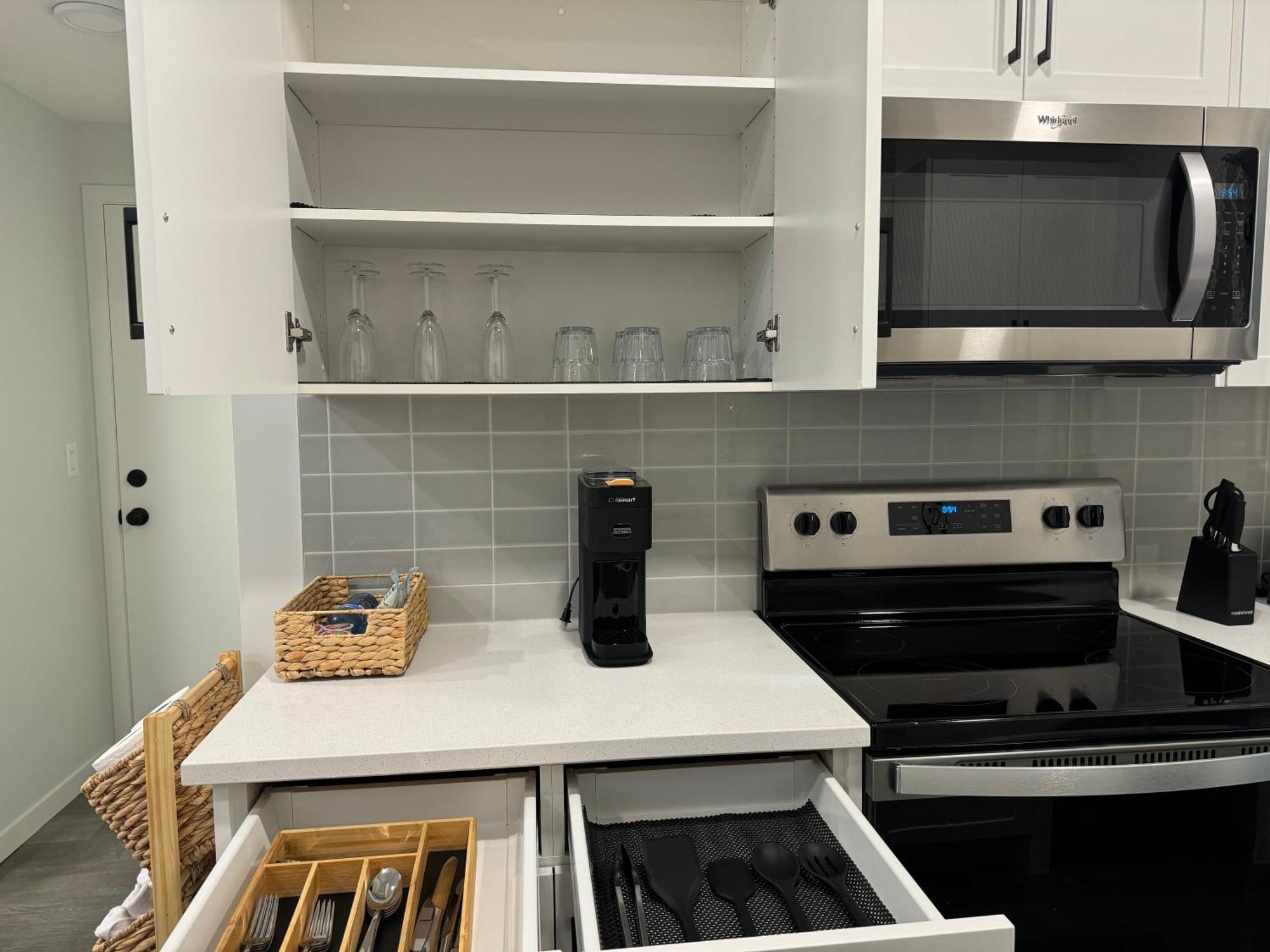 Apartment Chic & Cozy 2-br At Glacier Ridge Nw